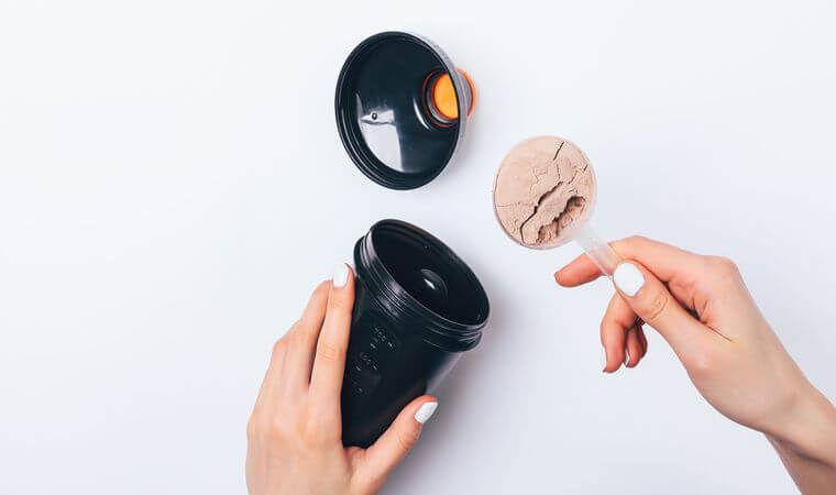 پروتئین کازئین چیست؟ فواید و عوارض آن